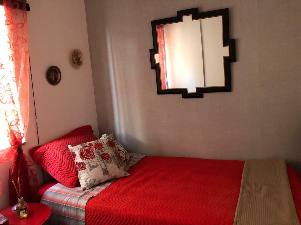 Quarto em Acomodações Particulares Bilingual *